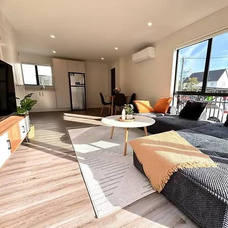 Cbd Luxury Parkside Living 2 Bedroom With Parking